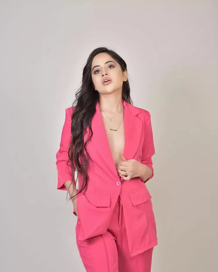 Urfi Javed Hot Pictures, You can’t give a miss!