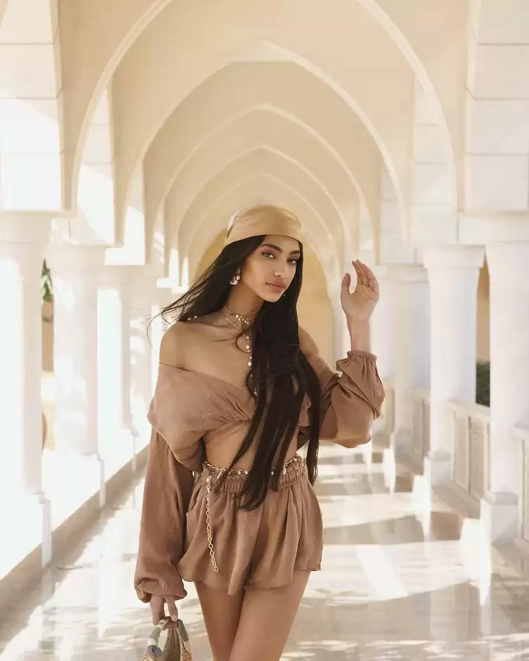 Alanna Panday Flaunts Her Hourglass Figure, Check Out Her Hottest Looks!