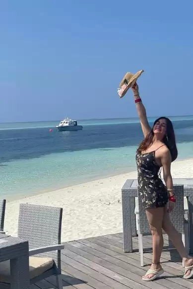 Shraddha Arya Sets A Sexy Look In Her Honeymoon Pictures, Unseen Boldness Of Actress Goes Viral On The Internet!