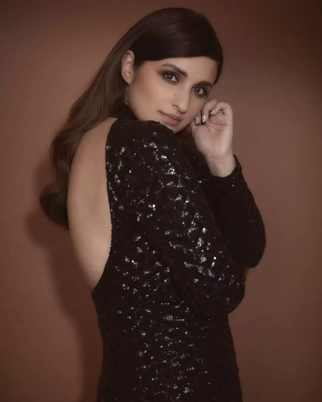 Parineeti Chopra Raises Temperature In Her Sexy Pictures