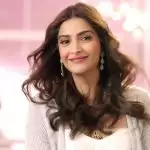 Sonam Kapoor uses these natural ingredients to scrub her lips, Watch Video!