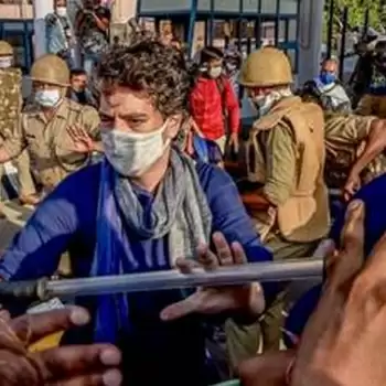 Priyanka Vadra shields Congress workers during police lathi charge