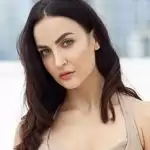 Captivating photos of Elli AvrRam will steal your heart.
