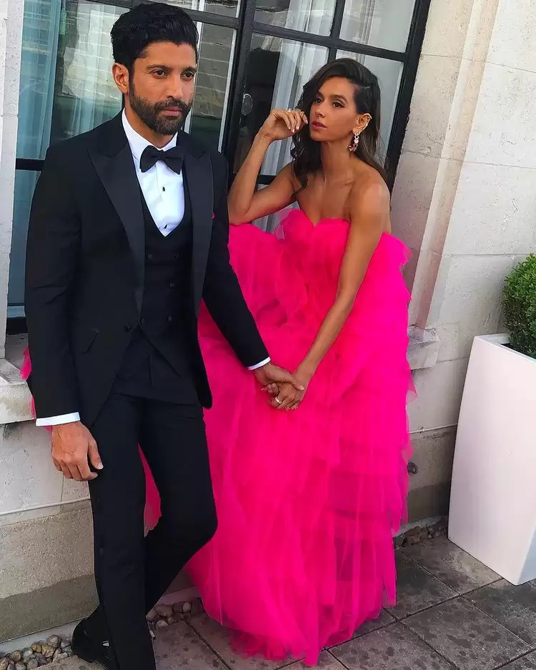 Farhan Akhtar And Shibani Dandekar Set Couple Style Goals, See Pics!!