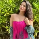Sunny Leone Flaunts Svelte Figure, See Her Sexy Pictures