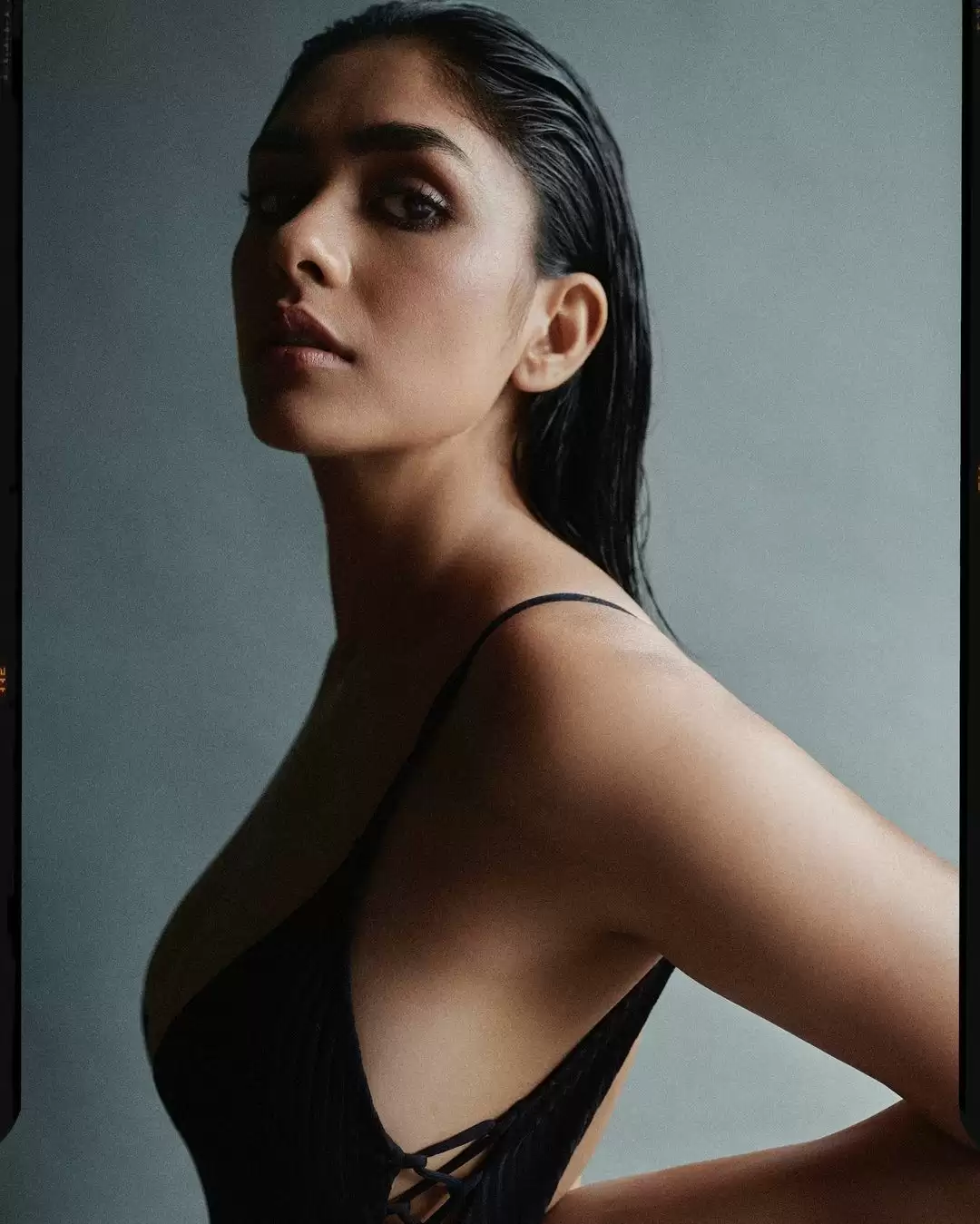 Mrunal Thakur again shakes up the internet with her new photoshoot