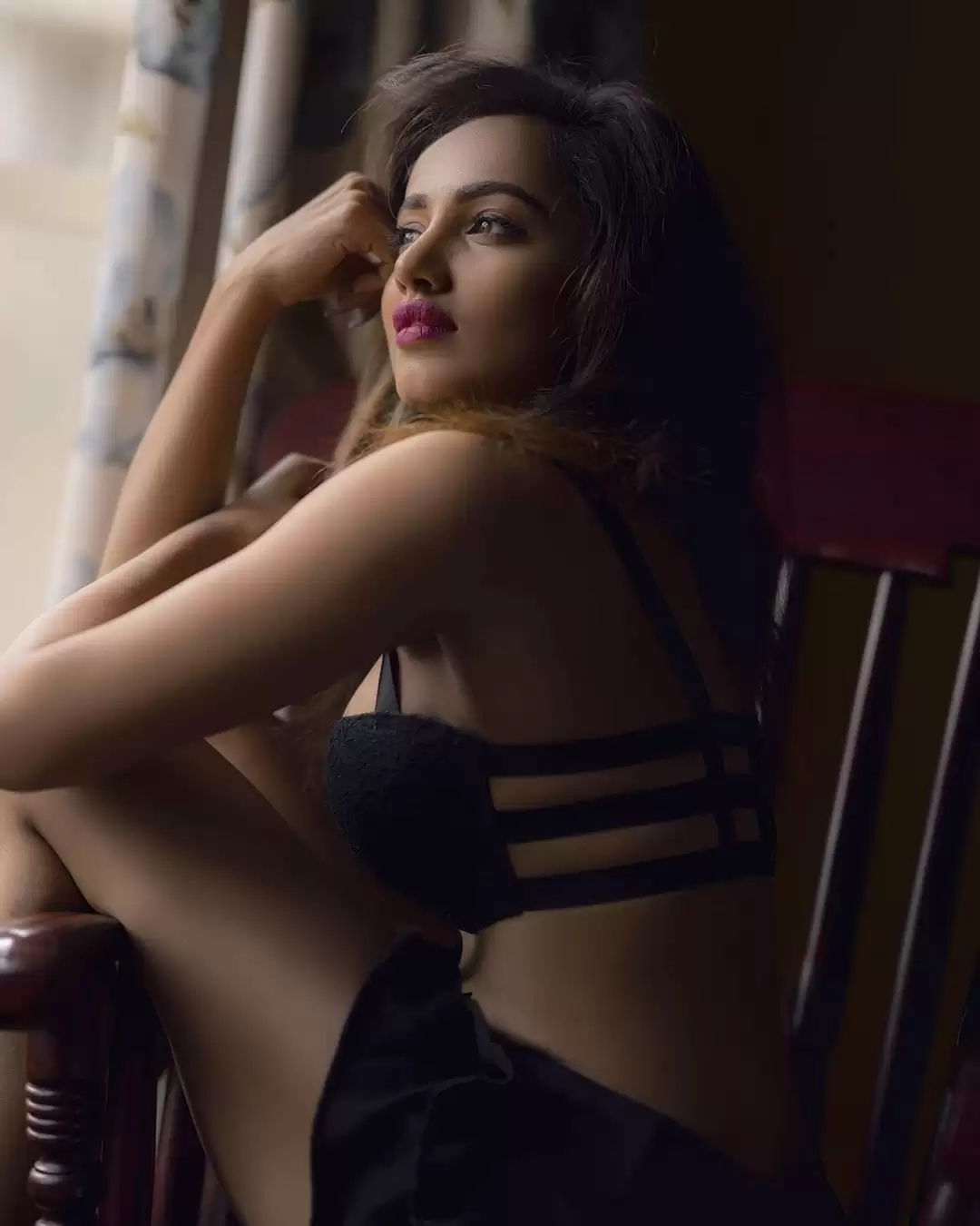 Telugu diva Tejaswi Madivada is turning up the heat with her new pictures