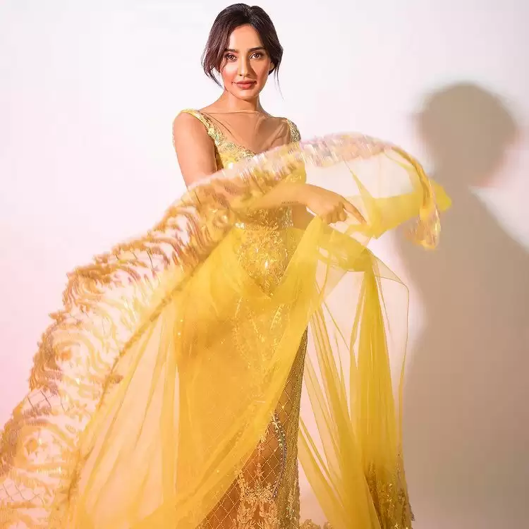 Neha Sharma Hot Pictures