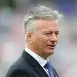 Steve Waugh tells Aussies to avoid sledging Virat Kohli