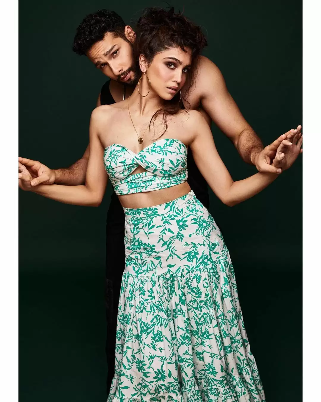 Sharvari Looks Sexy, See Her Sexy Pictures With Siddhant Chaturvedi