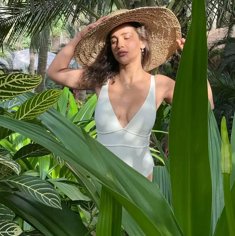 Aisha Sharma is raising temperatures, See Her Hot Pictures!