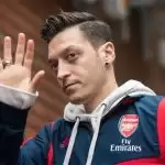 Mesut Ozil wants to stay at Arsenal despite exit rumours