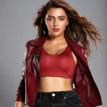 Ruhi Singh turns up the heat; check out her sexy pictures!