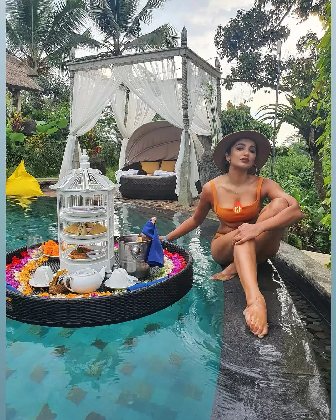 Telugu diva Tejaswi Madivada is turning up the heat with her new pictures