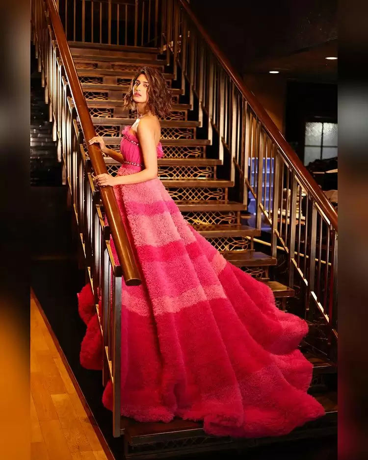 Erica Fernandes Hot Pictures