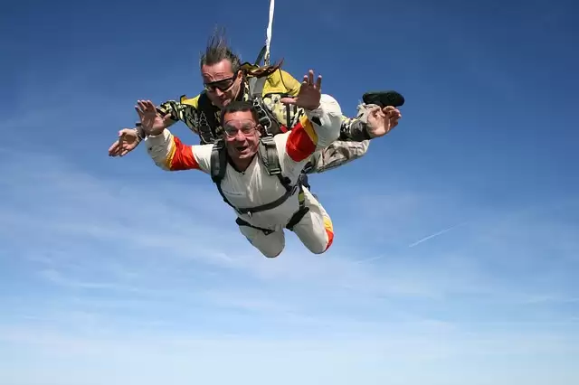 Spots where you can enjoy skydiving in India.