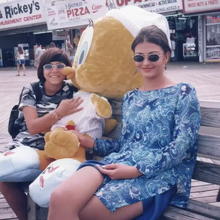 Unseen pictures of Aishwarya Rai Bachchan with late Saroj Khan’s daughter, See here!!