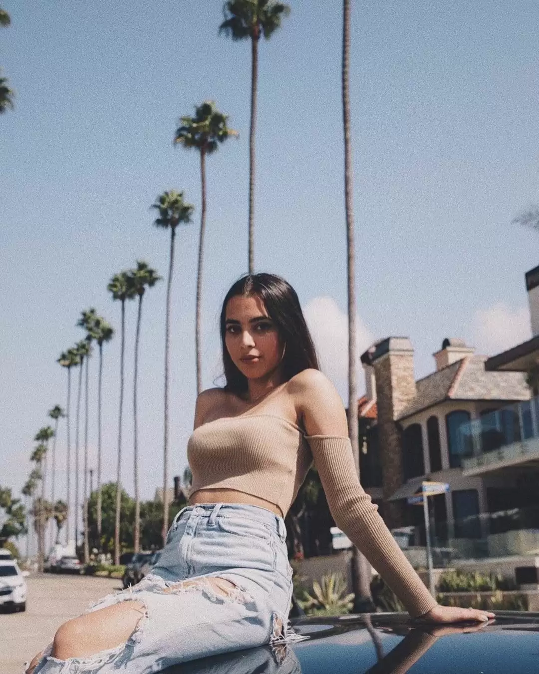 These glamorous pictures of Anurag Kashyap’s daughter Aaliyah will leave you mesmerized.