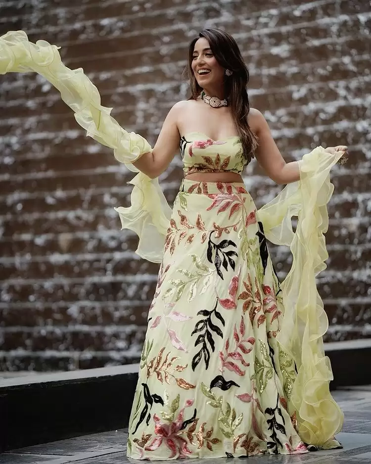 Srishty Rode Teases Fans With Her Sexy Pictures