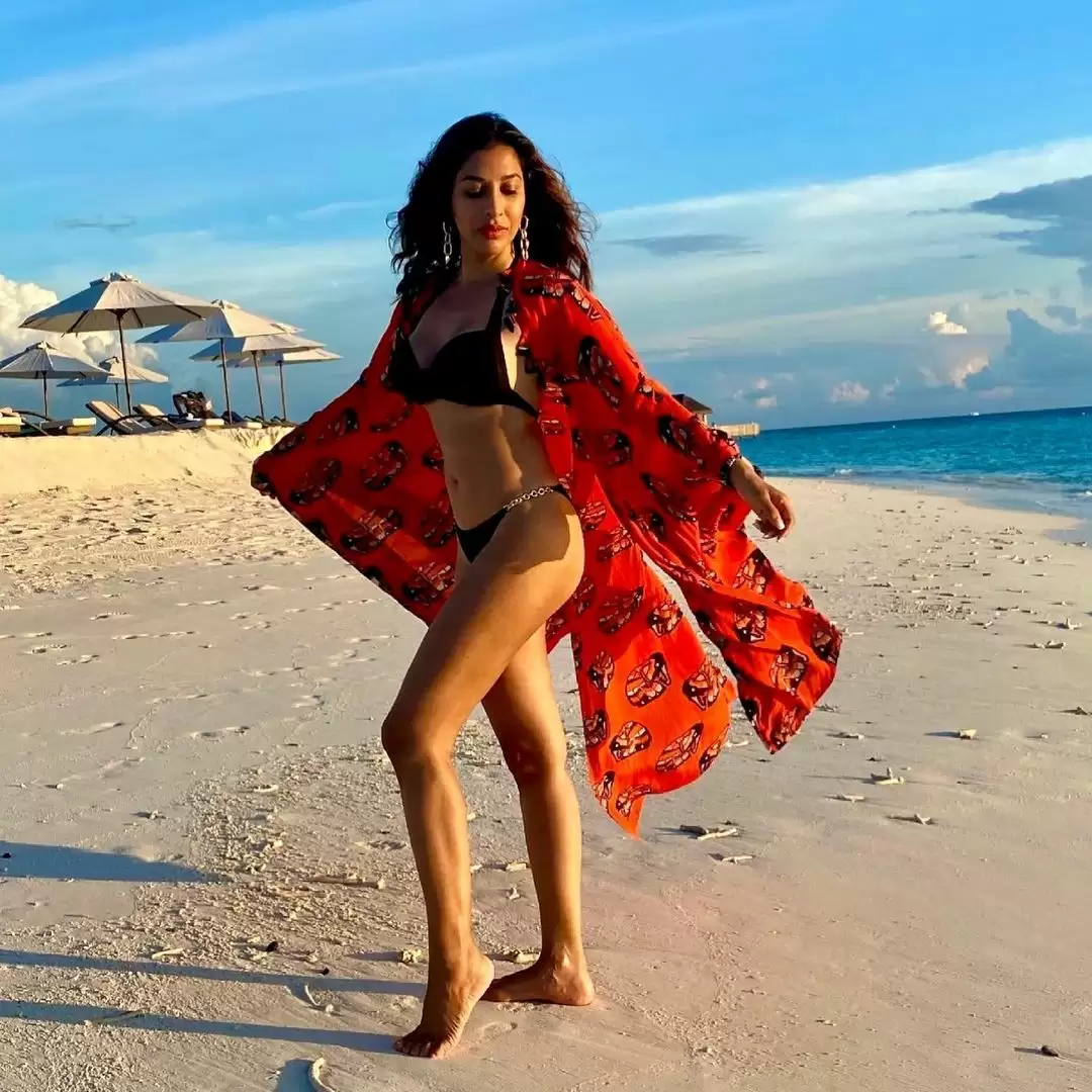 Sophie Choudry is raising temperatures with her glamorous photoshoots