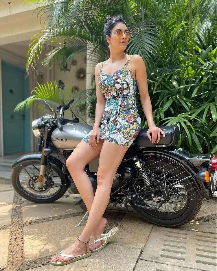 Karishma Tanna Is A Sight To Behold, See Her Sexiest Looks