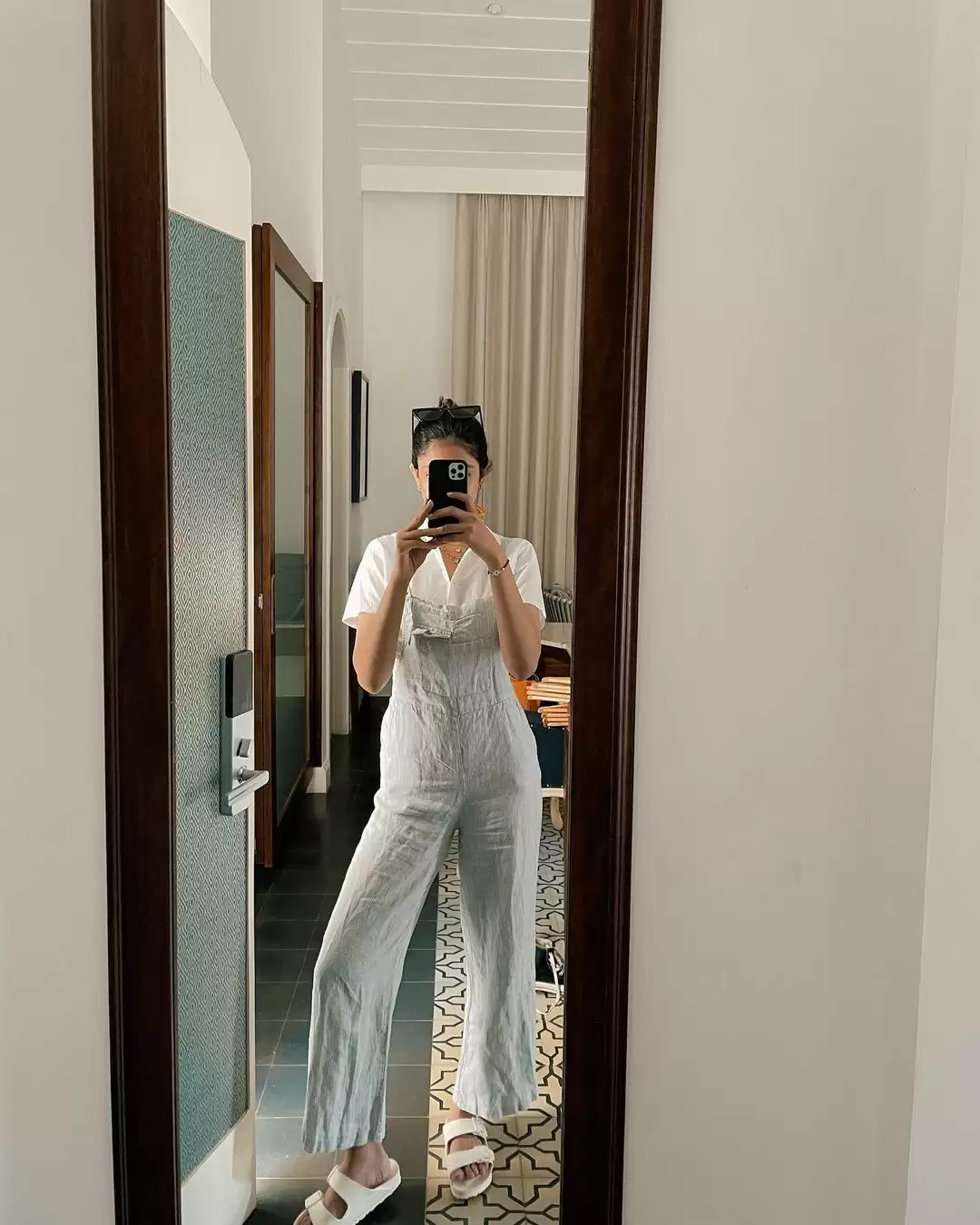 Amitabh Bachchan’s granddaughter Navya Naveli Nanda raises temperatures with her alluring pictures.