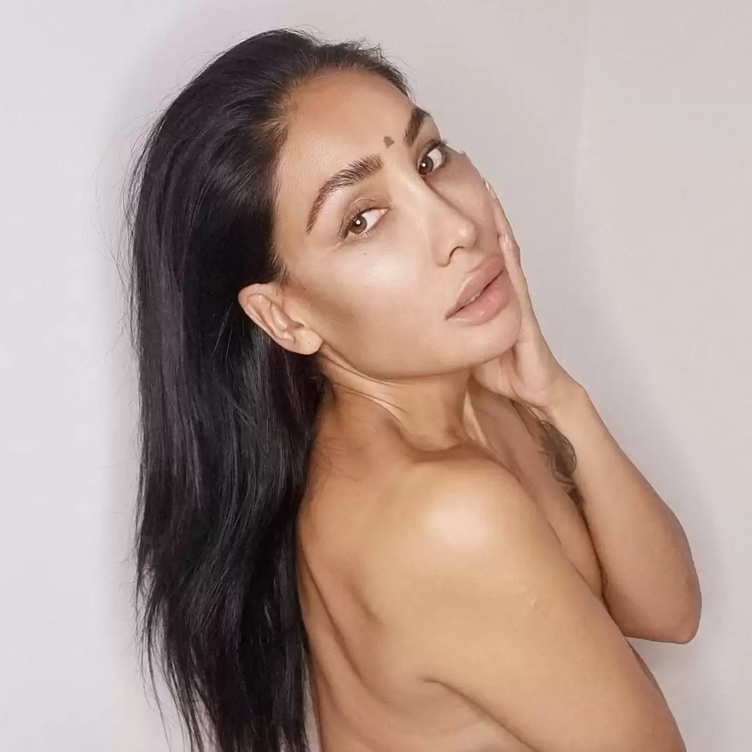 Glamorous pictures of Sofia Hayat make heads turn
