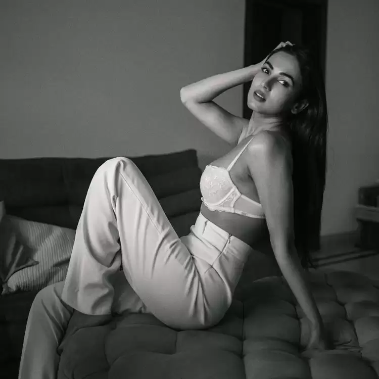 Sonal Chauhan Turns Up The Heat, See Pictures!