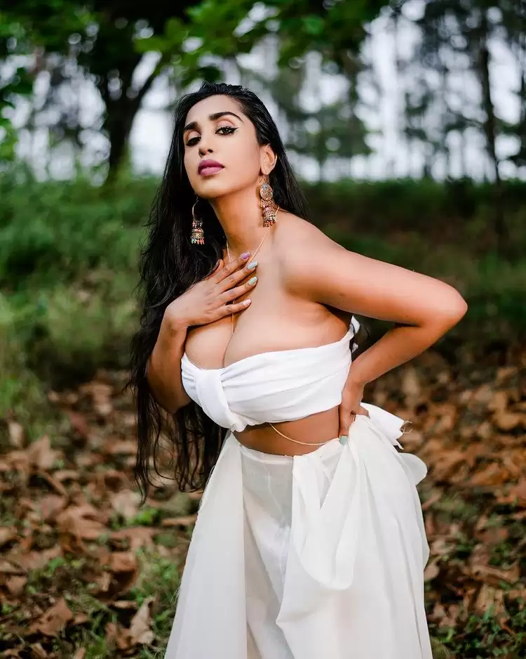  Scarlett M Rose