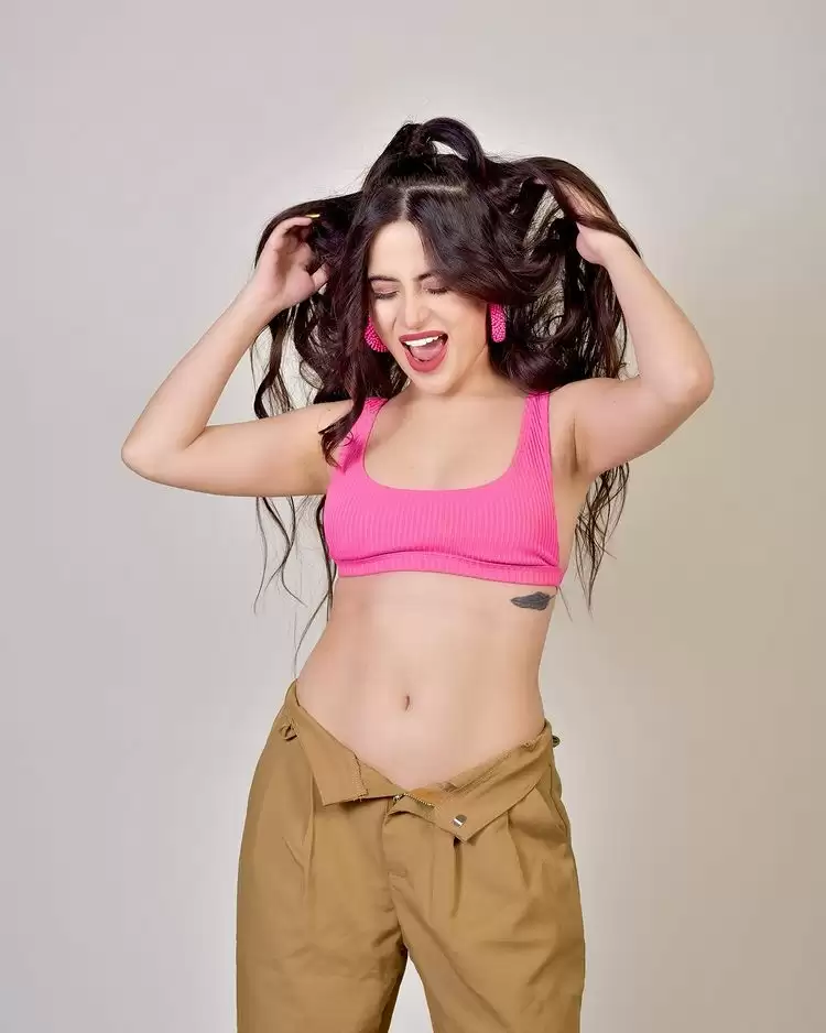 Urfi Javed Hot Pictures, You can’t give a miss!