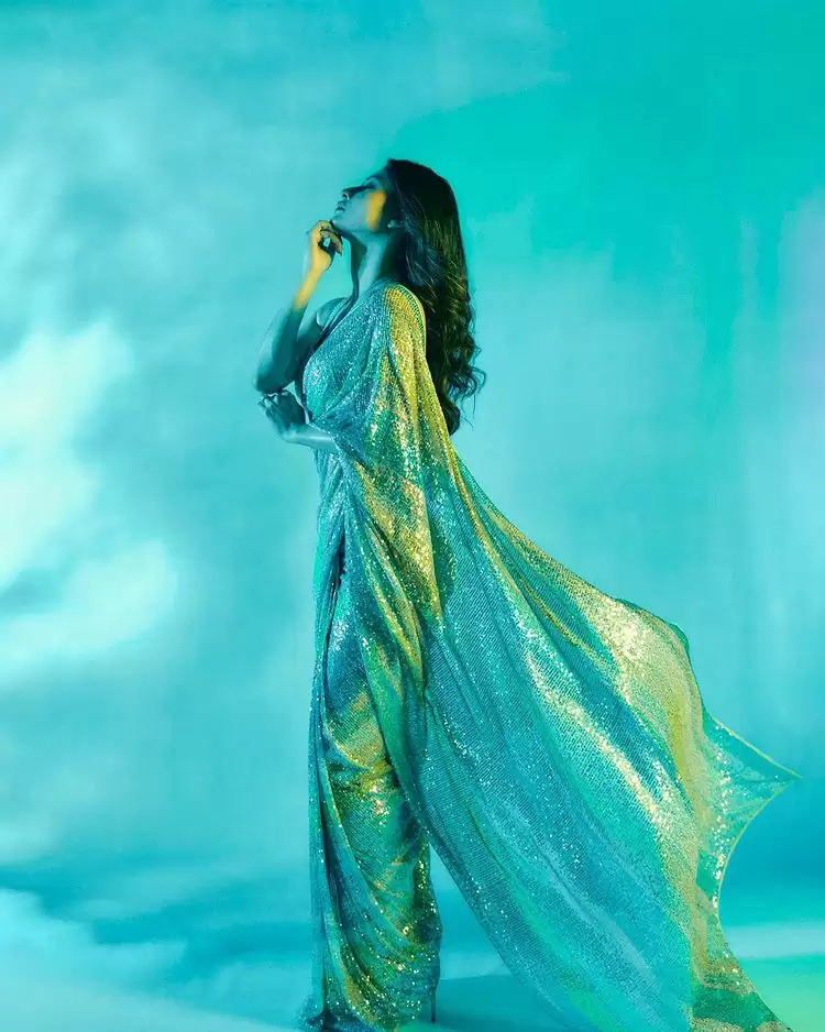 Mouni Roy Looks Breathtaking, Check Out Her Stunning Pics!!