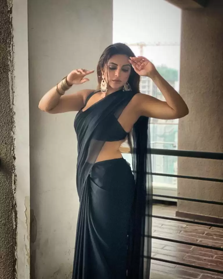 Shama Sikander Oozes Glamour, Looks Hot In These Sexy Pictures