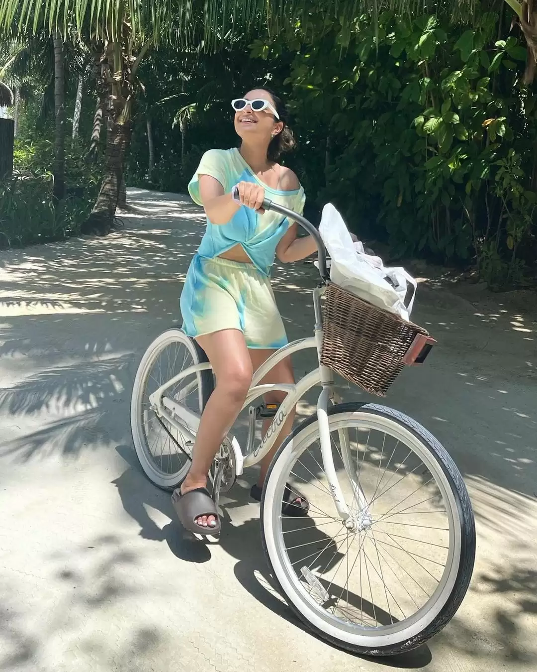 Parineeti Chopra Raises Temperature In Her Sexy Pictures