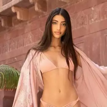 Alanna Panday beats the heat in style in these new stylish pictures.