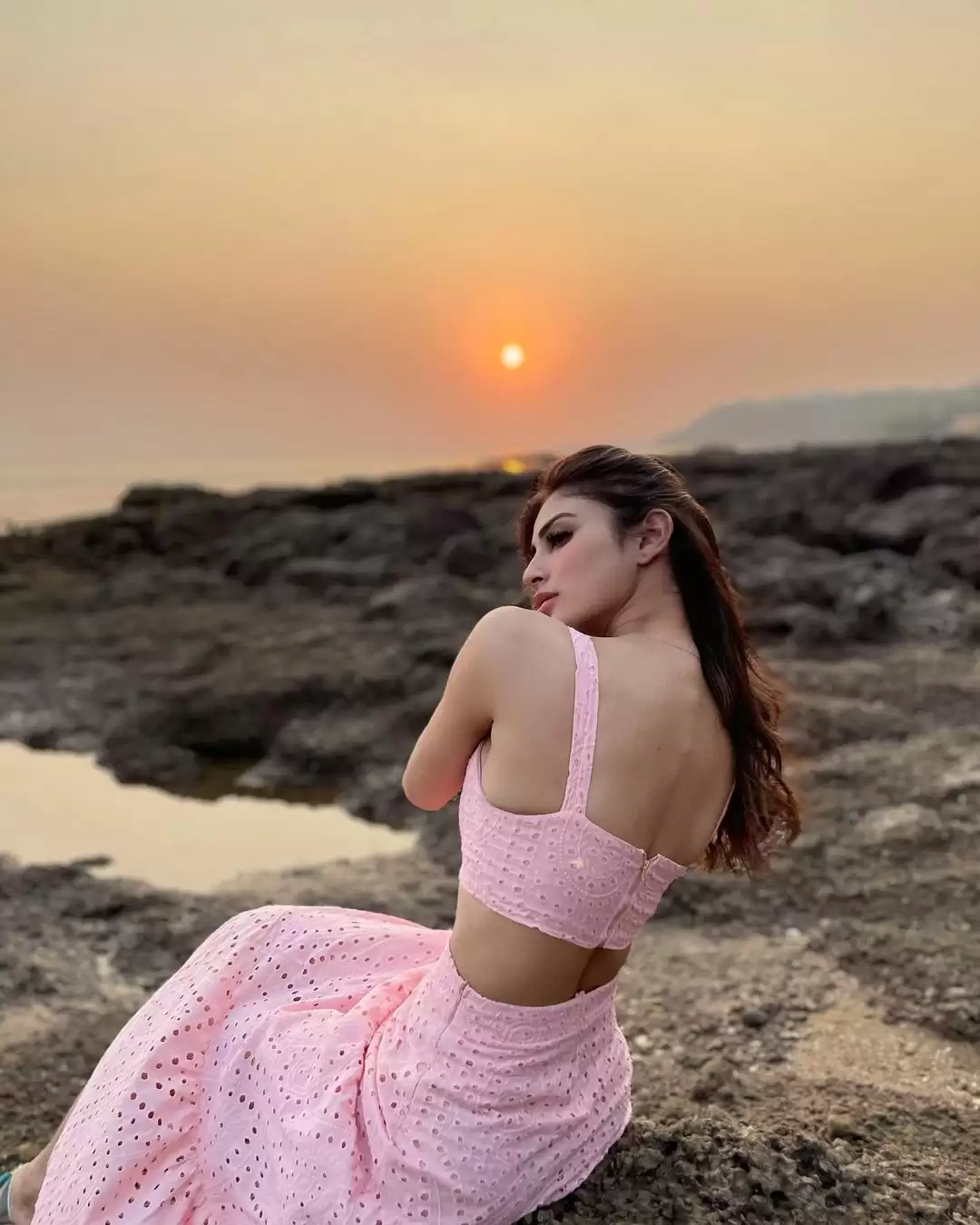 Stunning Pictures of Mouni Roy go viral on the internet.