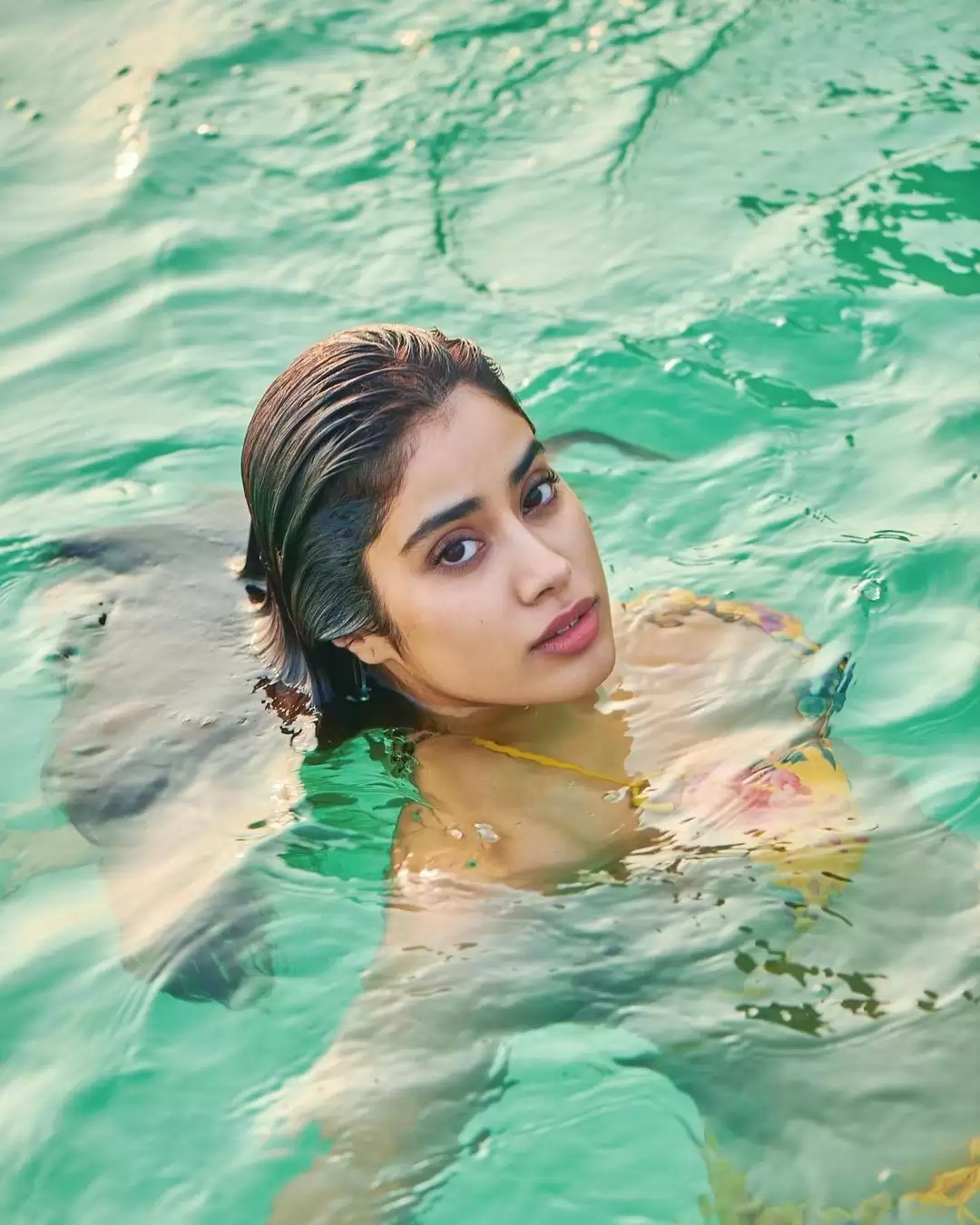 Janhvi Kapoor is turning up the heat, Check Her Out
