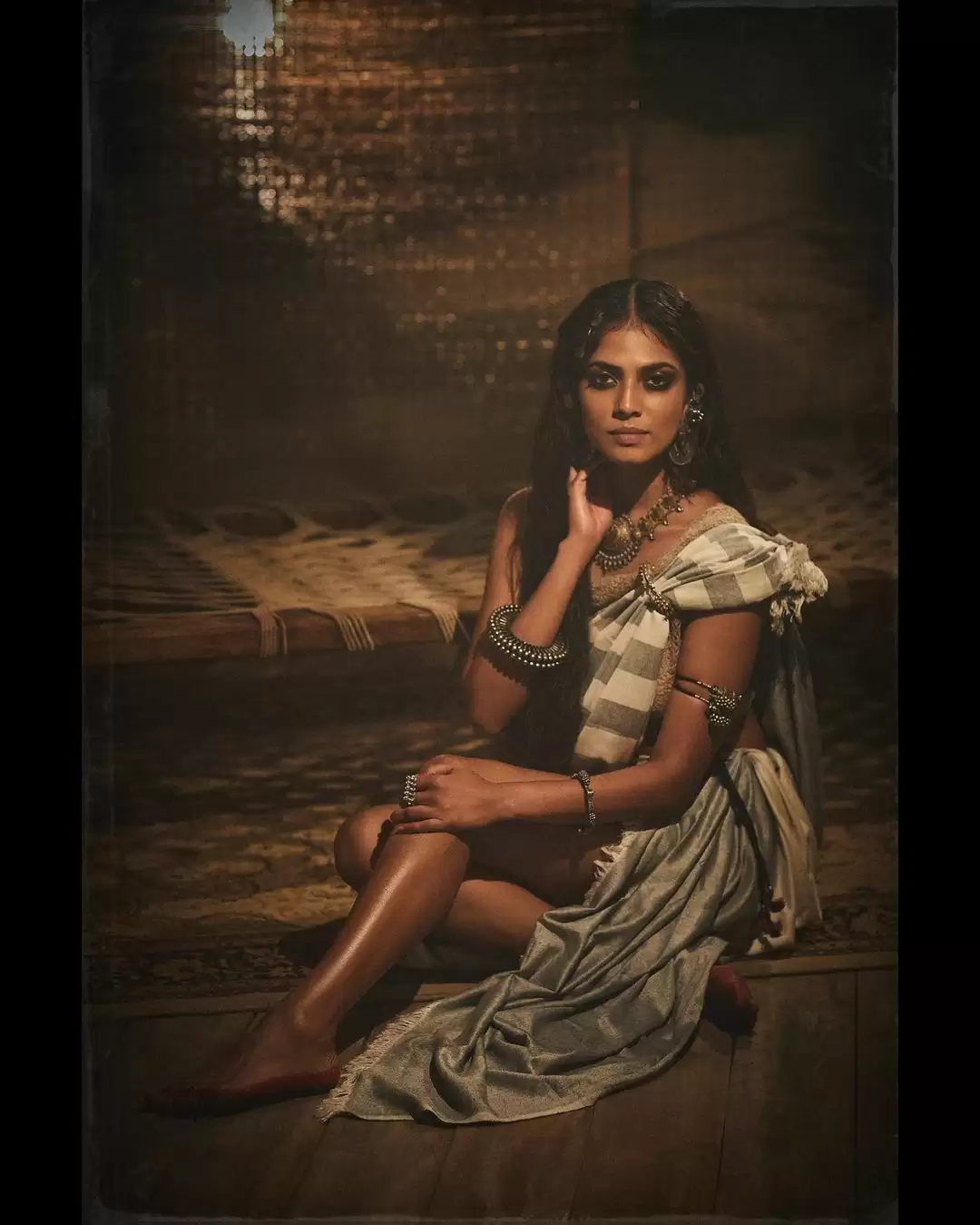 Malavika Mohanan Looks Effortlessly Sexy In These Pictures, Check Out!!