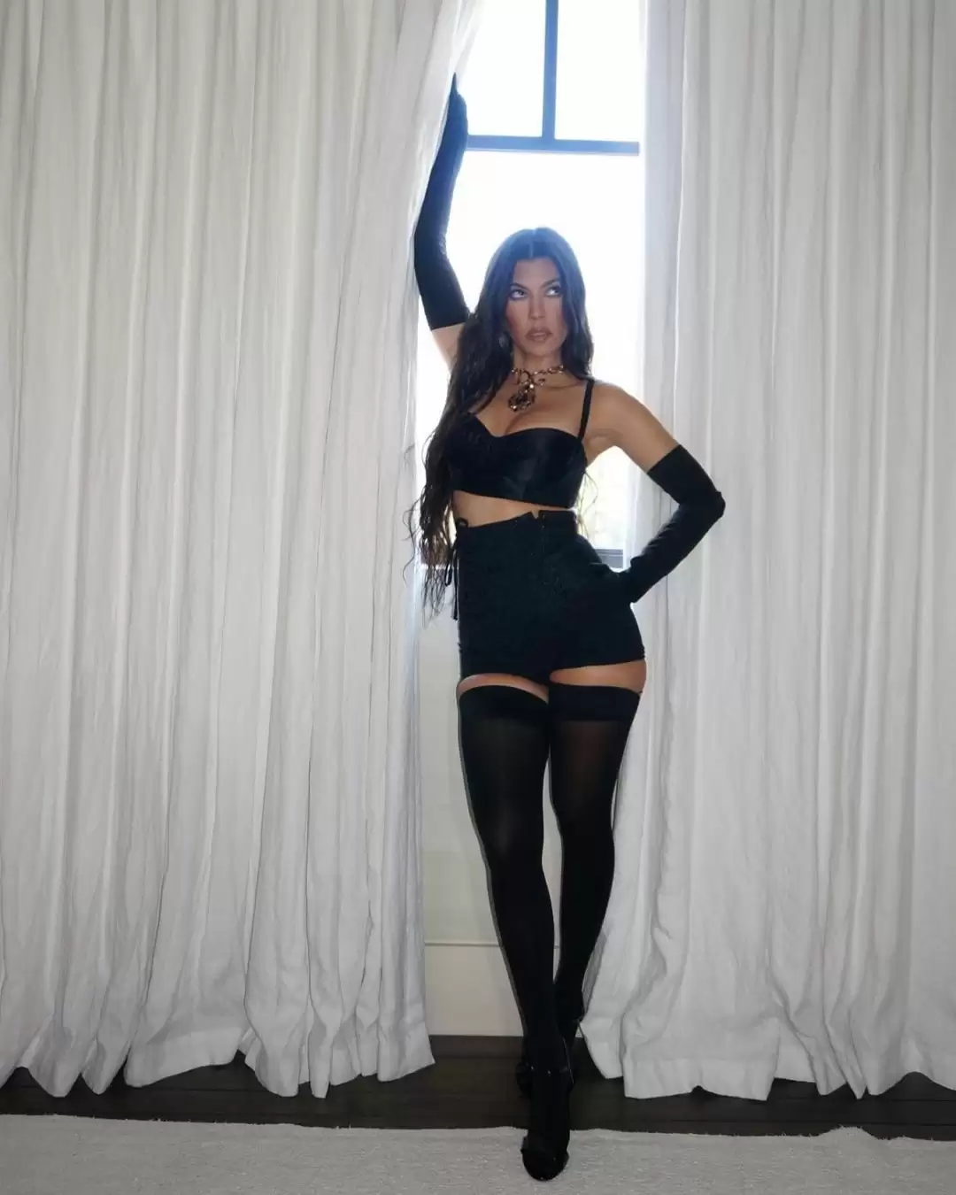 Kourtney Kardashian’s captivating pictures are surely worth a thousand words!