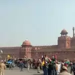 Tractor rally uncontrolled, farmers reach Red Fort