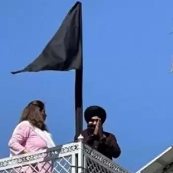 In support of protesting farmers, Navjot Sidhu hoists black flag at his house