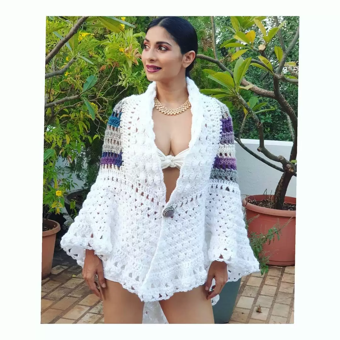 Kajol’s younger sister Tanishaa Mukerji’s bewitching pictures take the internet by storm.