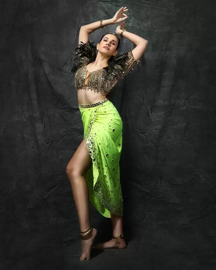 Sonnalli Seygall Turns Up The Heat, Look At Her Drool-worthy Pictures