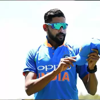 Mohd. Siraj declines BCCI offer to fly back home after father’s death