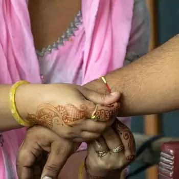 Awesome gifts you can send your sister on this Rakhi