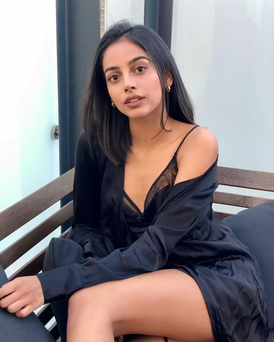 Glamorous pictures of Banita Sandhu are sweeping the internet