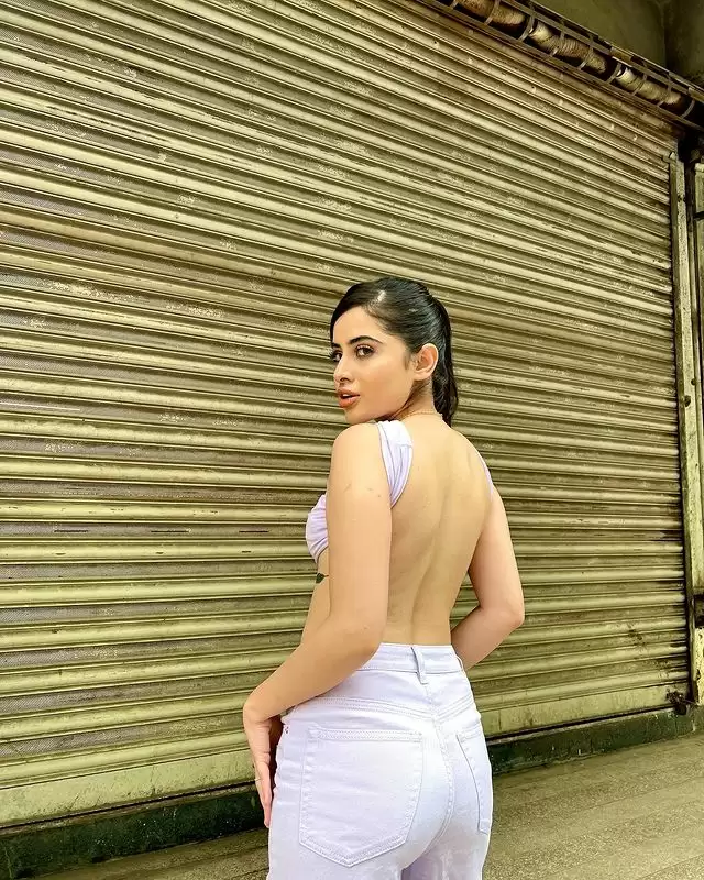 Urfi Javed Flaunts Uber-hot Body, Check Out Her Sexiest Looks