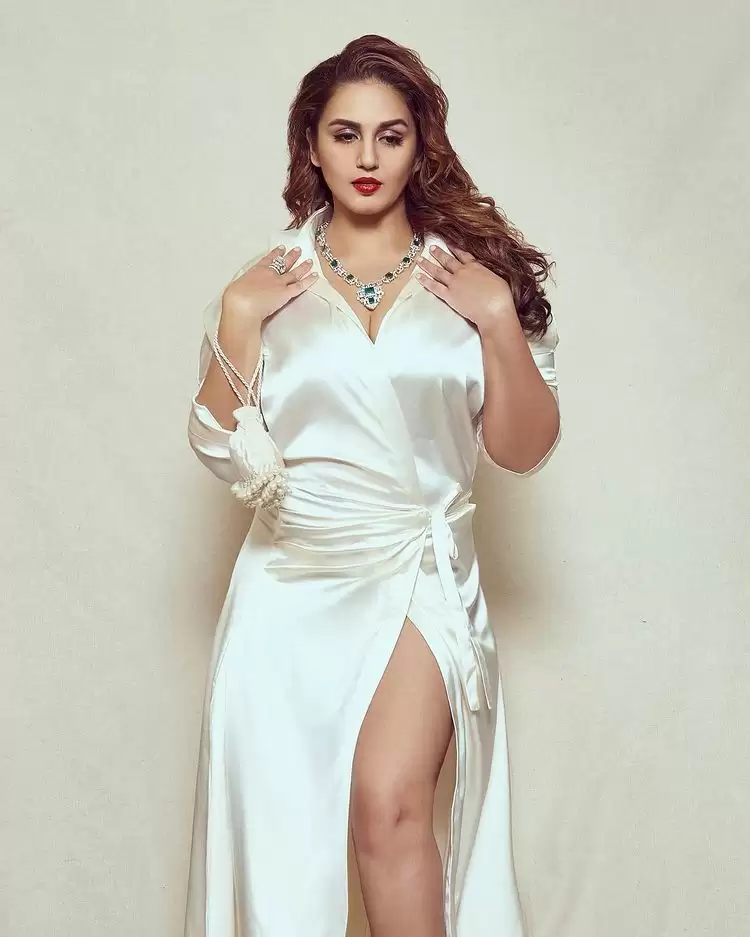 Huma Qureshi Raises The Fashion Quotient, See Pictures!!