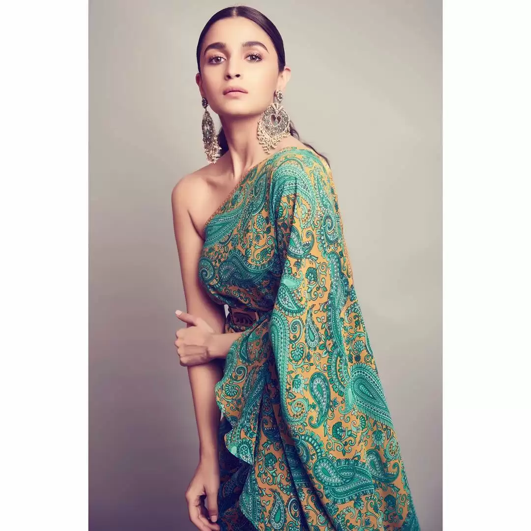 Alia Bhatt Sets Major Bridesmaid Fashion Goals, Take A Look At Her Sexy Ethnic Outfits