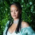 Rihanna shows how you can care for your skin well