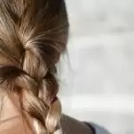 What causes oily hair?&nbsp;